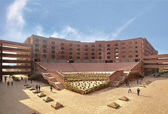 Индийский университет расторг