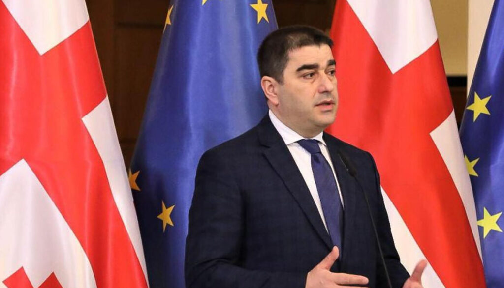 ответил Макрону