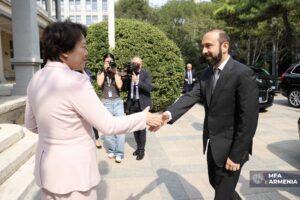представил в Китае