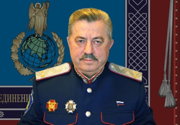 Слон шагает — моська тявкает