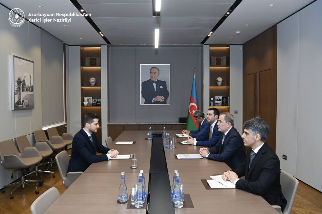 Азербайджана провел прощальную