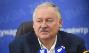 создавал видимость