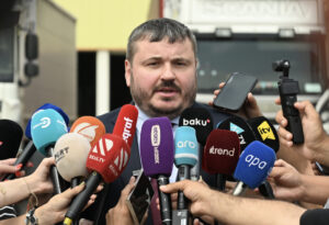 снова помогает нашей