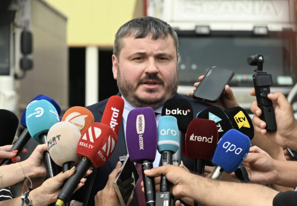 снова помогает нашей