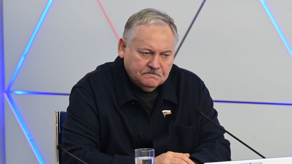 расширяет влияние