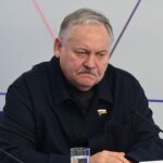 расширяет влияние