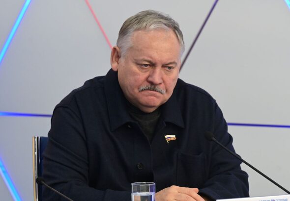 расширяет влияние