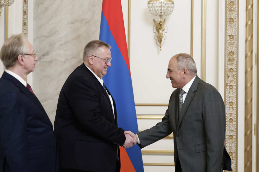 Пашинян принял заместителя