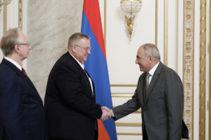 Пашинян принял заместителя