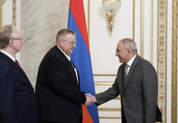 Пашинян принял заместителя