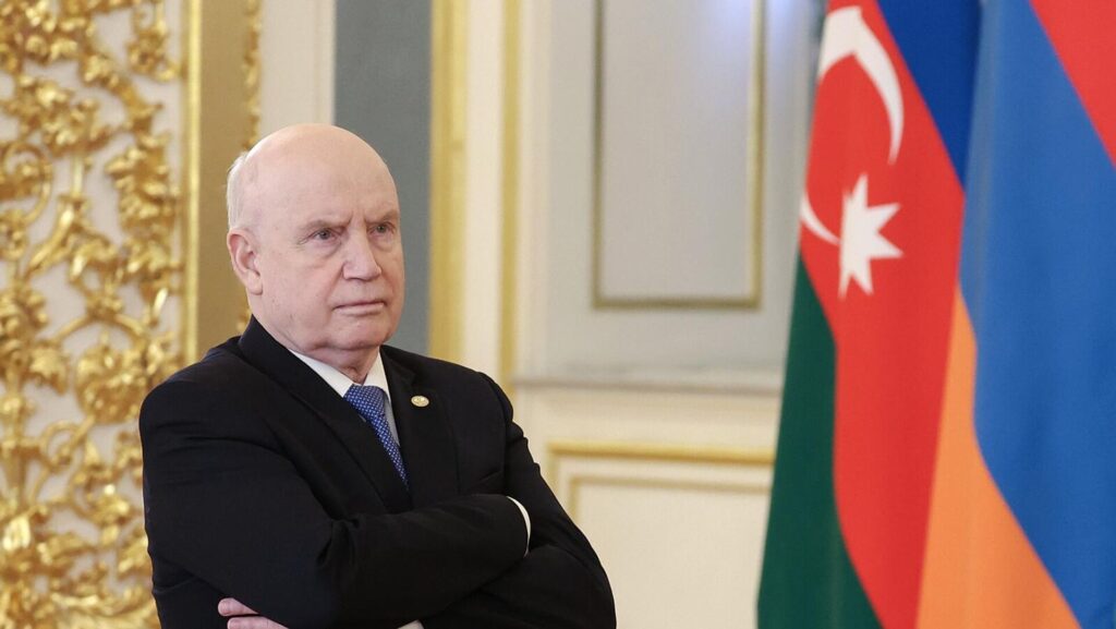Арменией и Азербайджаном