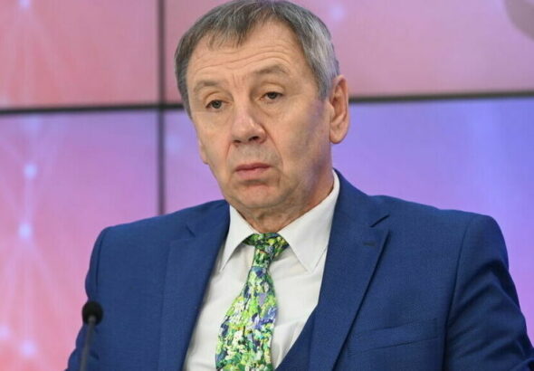 призвала исключить политолога