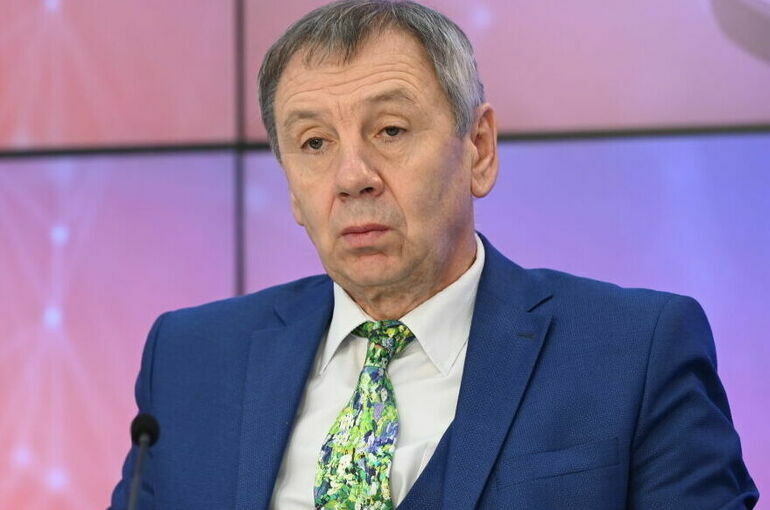 призвала исключить политолога