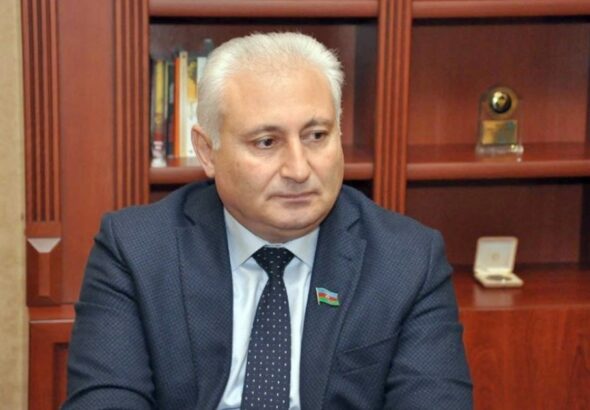 Али Керимли пытается