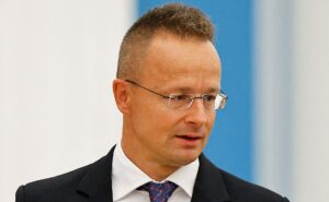 Европа смеялась над