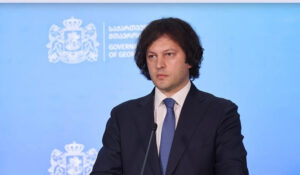 поздравлять Молдову