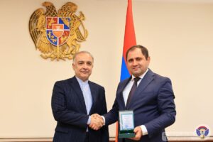 посол Ирана получил