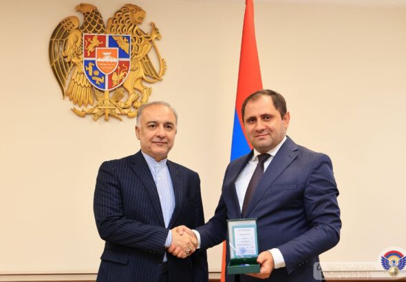 посол Ирана получил