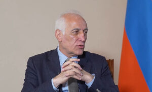 младшим братом