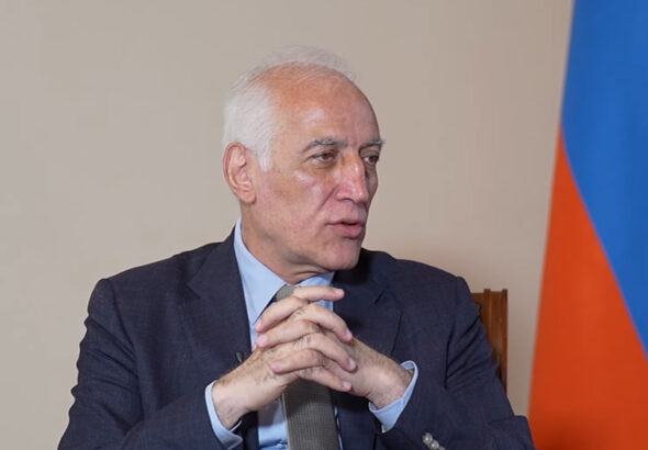 младшим братом