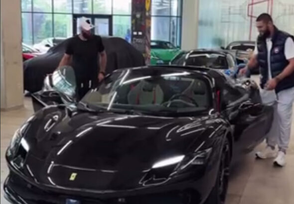 Чимаев получил Ferrari