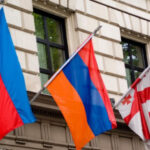 скромнее соседей