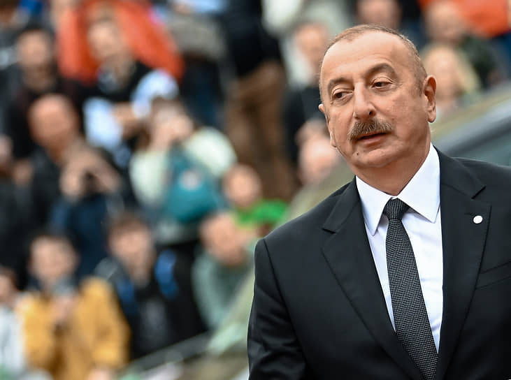 между Азербайджаном