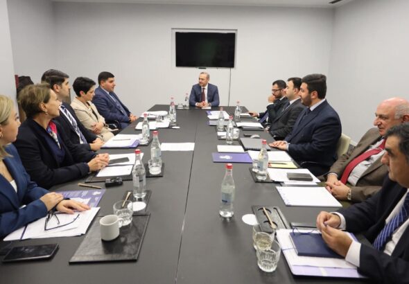 двусторонний круглый стол