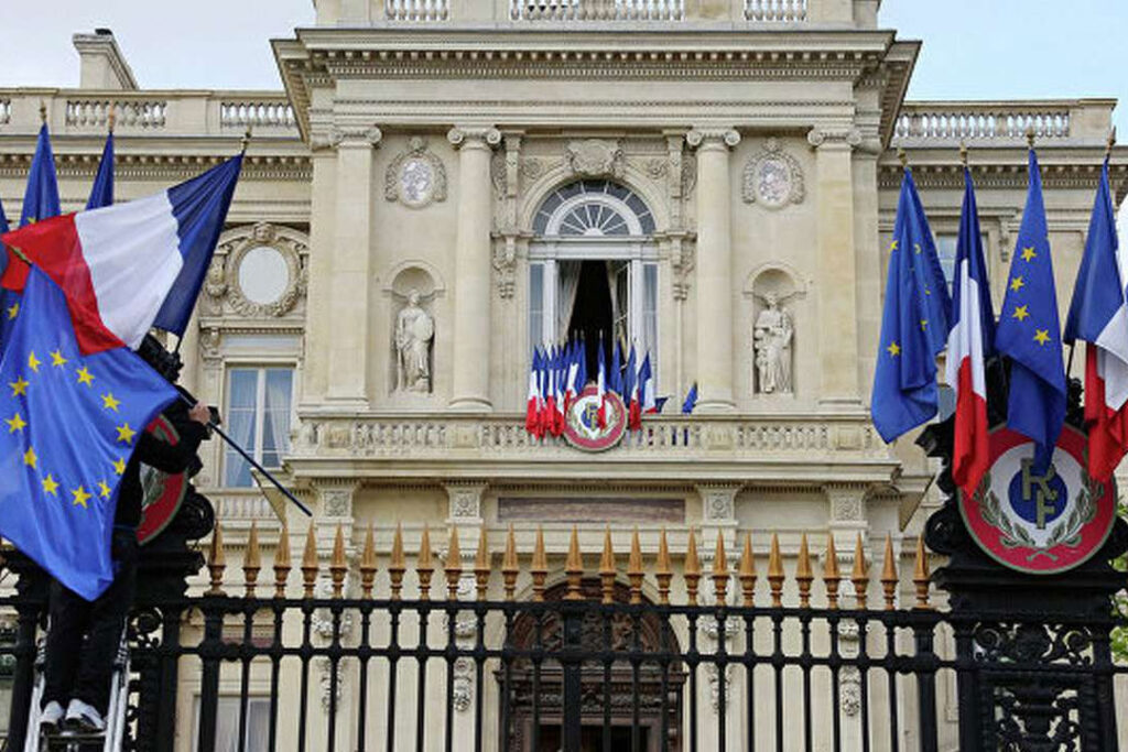 31 парламентарий Франции