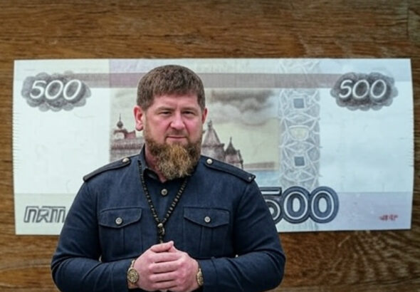 Гора Эльбрус против