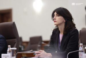 структурах ЕС до