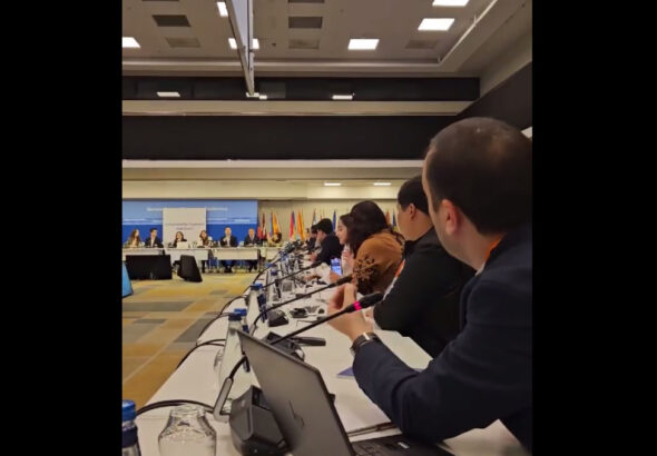 Азербайджан продолжает выдвигать