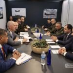 встретился с директором