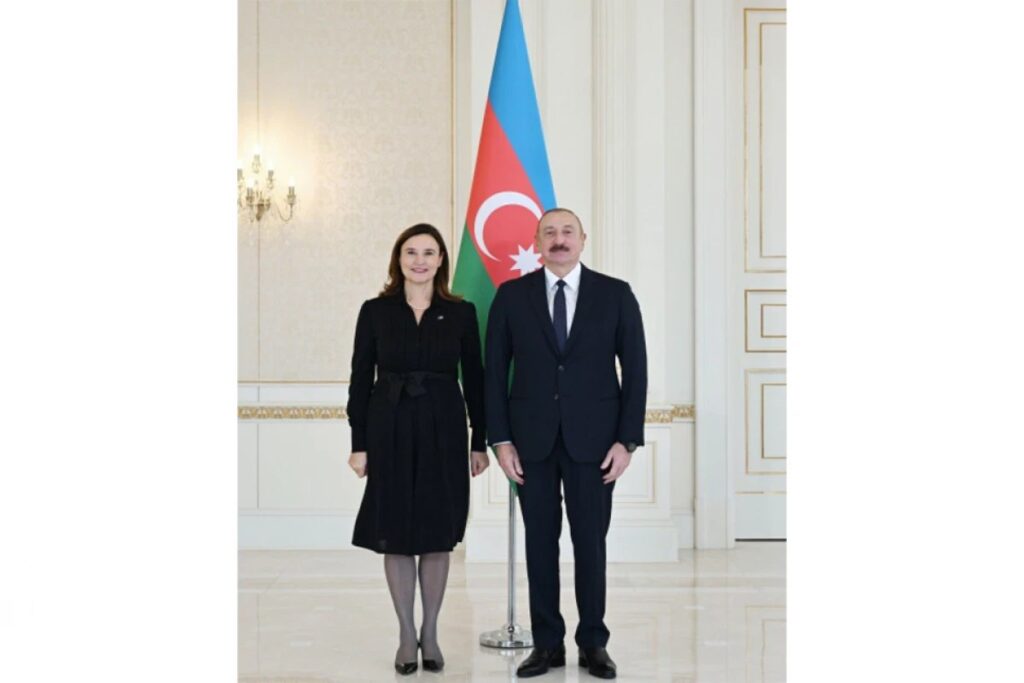 грамоты нового посла ЕС