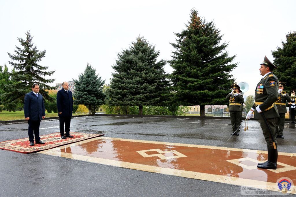 Министр обороны Армении