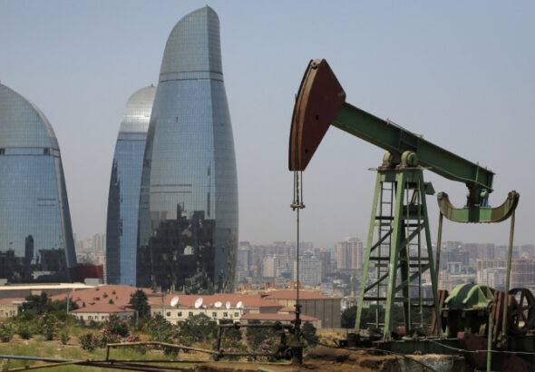 SOCAR сокращаются