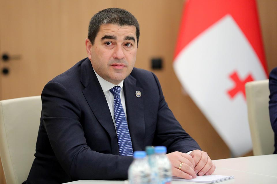 конфронтацию вместо диалога