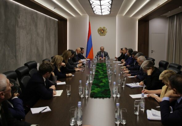 Ереван проинформировал дипломатов