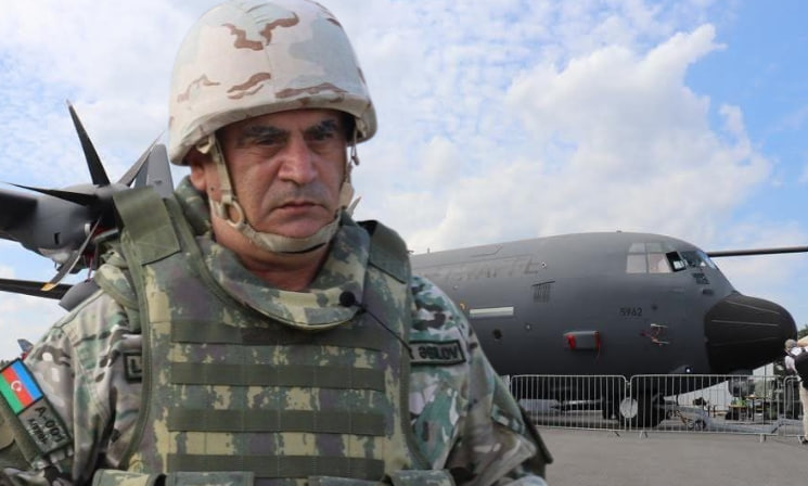 в Азербайджане связывают