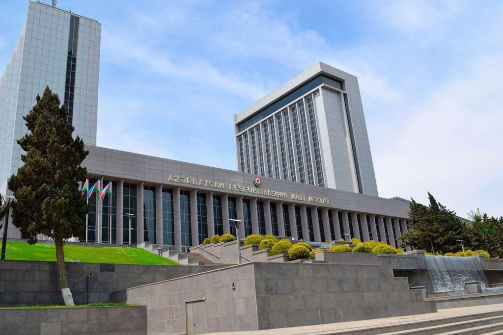 Азербайджан вводит обязательные