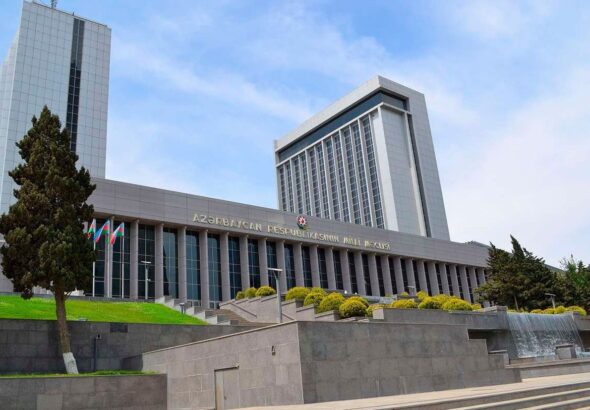 Азербайджан вводит обязательные