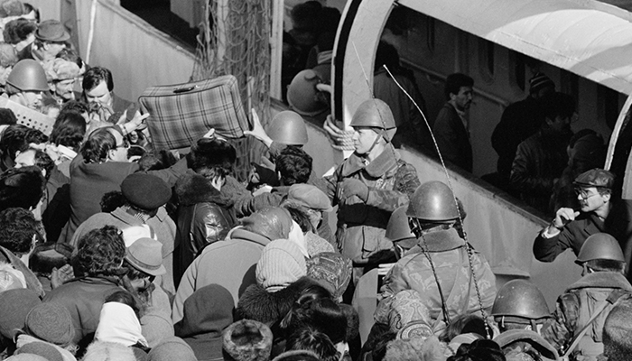 нужны рабы и проститутки