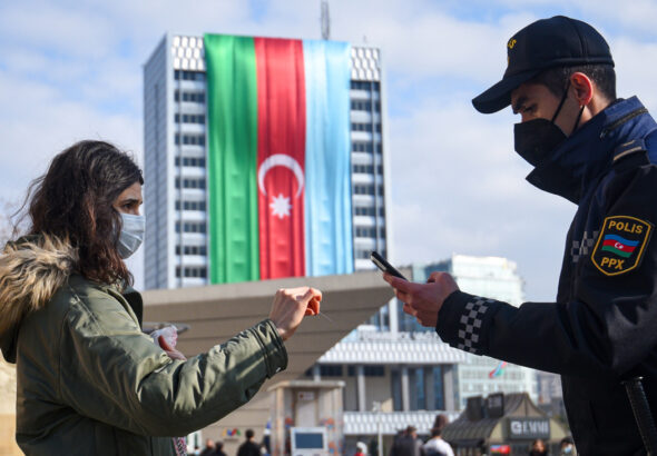 Азербайджан продолжает жить