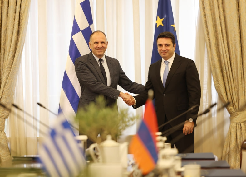 Армении в Афинах поднял