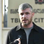 готовит признание