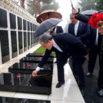 Иран возлагает цветы