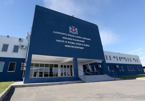 Сотрудники Департамента миграции