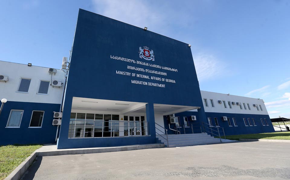 Сотрудники Департамента миграции