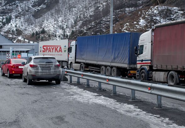 Движение к КПП «Казбеги»