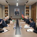 придаёт большое значение